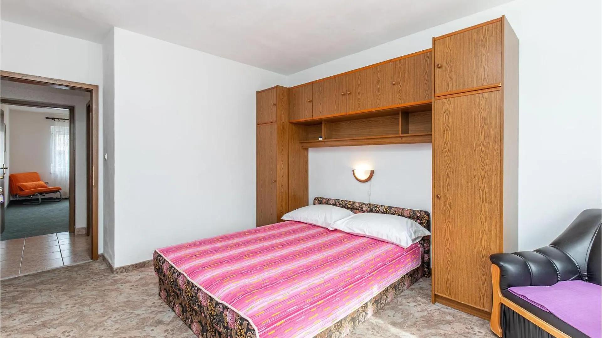 Cozy Apartment In Novi Vinodolski With Kitchen